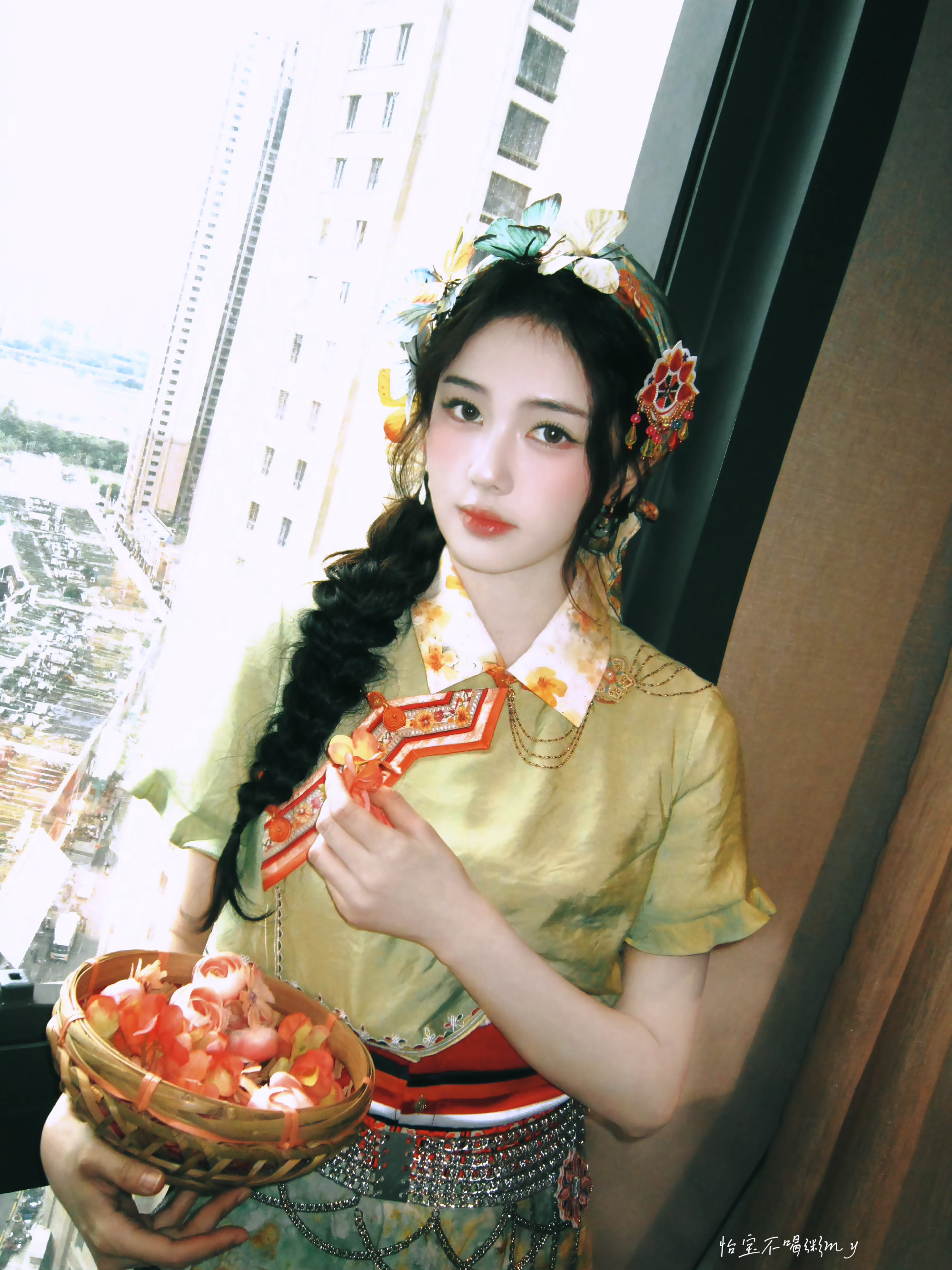 白鹿  🦌白鹿莫离 🦌白鹿叶璃 我见过这世间许多人，浮世朝阳，暗夜蔷薇。却再
