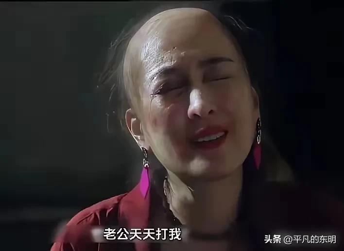 近日，马苏出演《昨夜将至》里的黄彩玲，角色被家暴还患乳腺癌剃了光头，太可惜了，昔