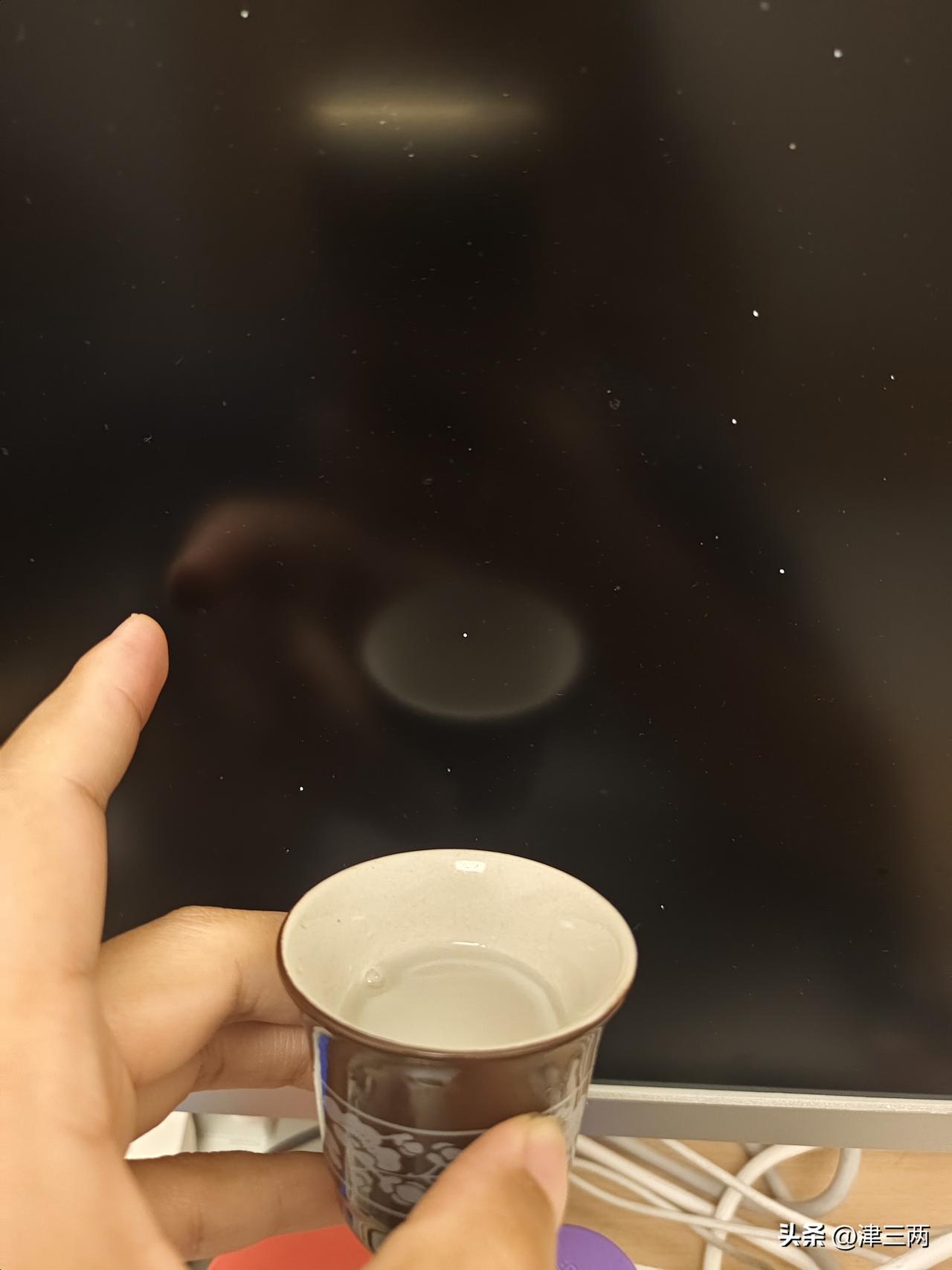 今天喝了五粮春和尖庄，
怎么说呢？
确实不是同一个档次，
一个绵柔，一个辛辣……
