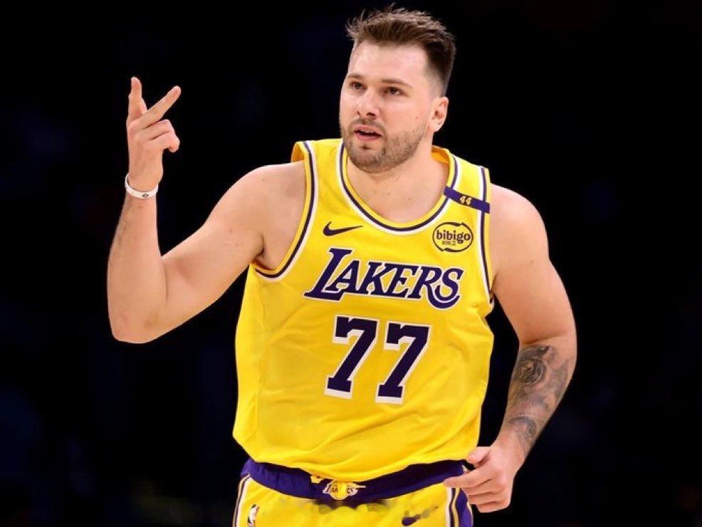 Ary：湖人正在积极寻求交易掉他们的25号选秀权，并完全退出本次NBA选秀大会 