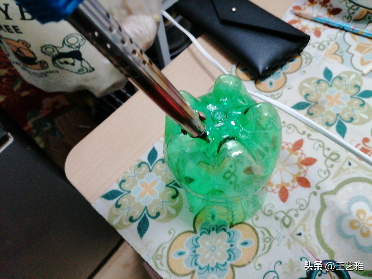 阳台农女

我看过凉子一个访谈，受邀访谈的受访者是一个出生在内地后来搬去香港，再