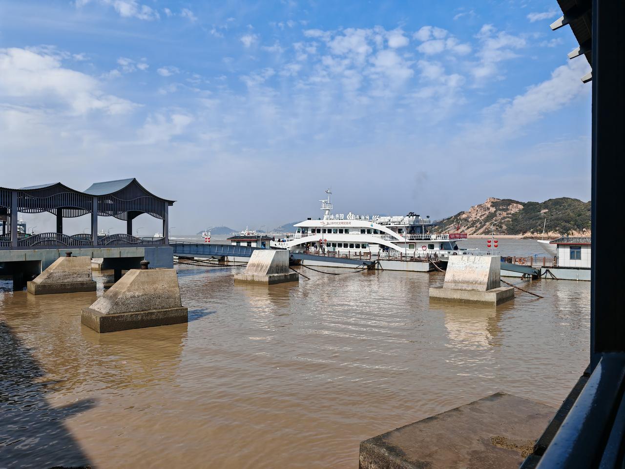 针对春节期间国外股市上涨行情，节后我们要保持谨慎情绪，一定要管住手，万万不可上当