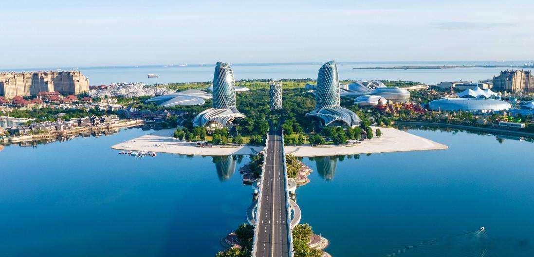 中国首个禁售燃油车省份确认，海南敲定了2030年禁售全新纯燃油车，有2个点说下：