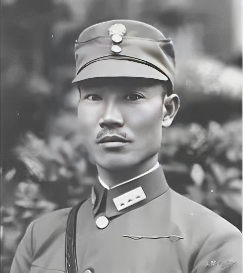 1947 年，陈诚在东北视察52军，军长梁恺和副军长刘玉章作陪，一圈还没转下来，