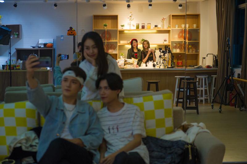 做生意如同做人，最忌讳的便是犹豫不决，许多机会正是在迟疑之间悄然溜走。我有一位朋