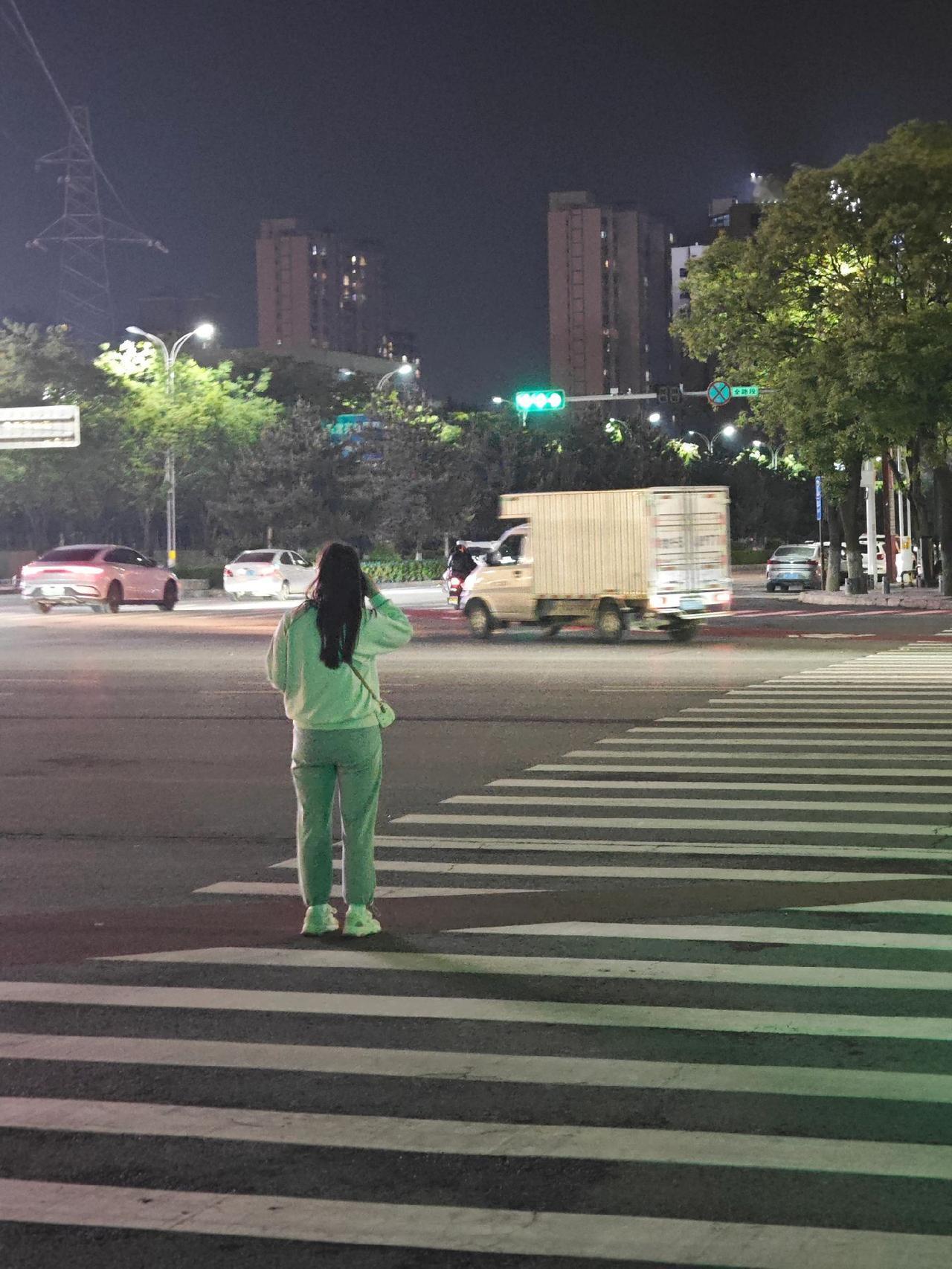 离婚三年后我才明白，那个让我痛不欲生的女人竟是我的救星。

离婚那天，从走进民政