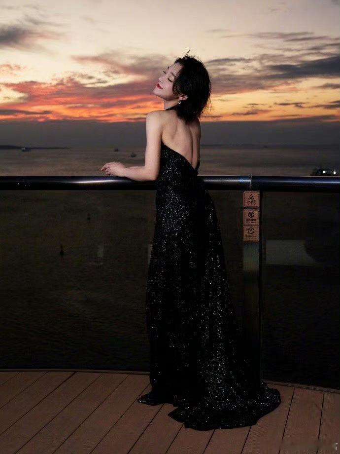 希林娜依高越剧春晚录制repo浙江卫视越剧春晚希林娜依高的越剧春晚录制全程高能！