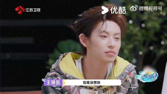 周震南说和小鬼在一起很放心小鬼周震南第一次合作舞台就是情歌 周震南说自己唱情歌很