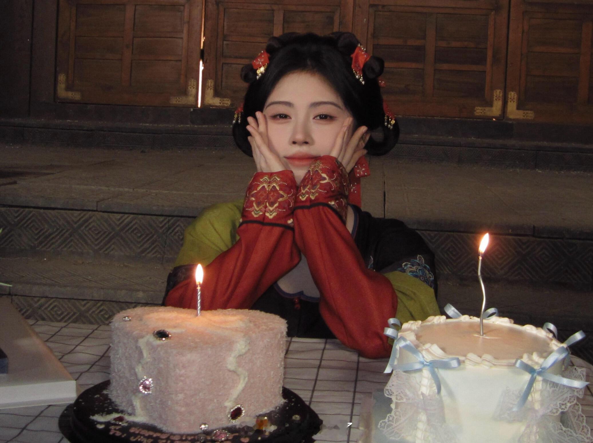 鞠婧祎可爱满分，有被萌到哟 
