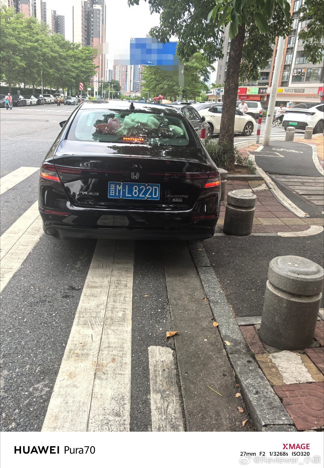 停车不规范，其实和理想汽车没太大关系，是车主素质问题。本田车主也一样乱停，而且还