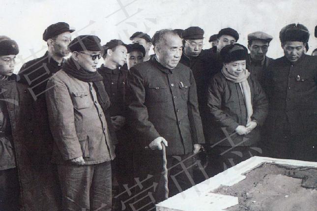 1966年，朱老总到东营视察胜利油田时的珍贵照片。第一代胜利人的艰苦奋斗奠定了胜