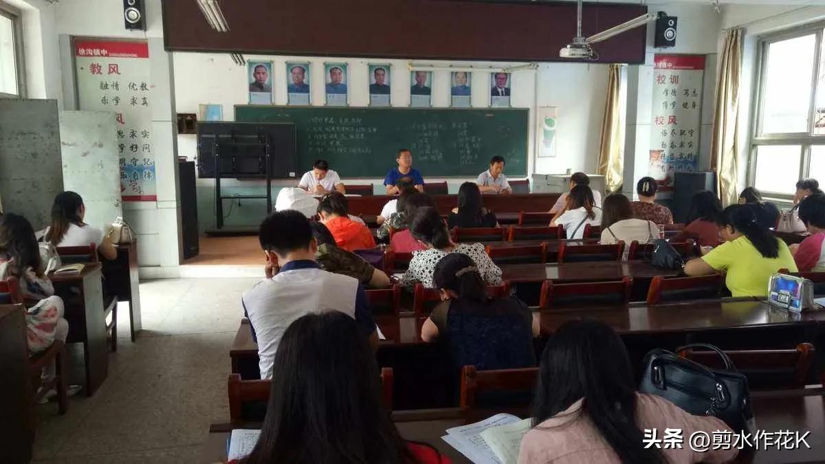 期末结束工作会上，校长讲了这样一句话，她说做教育其实并不深奥，提高育人质量也并没