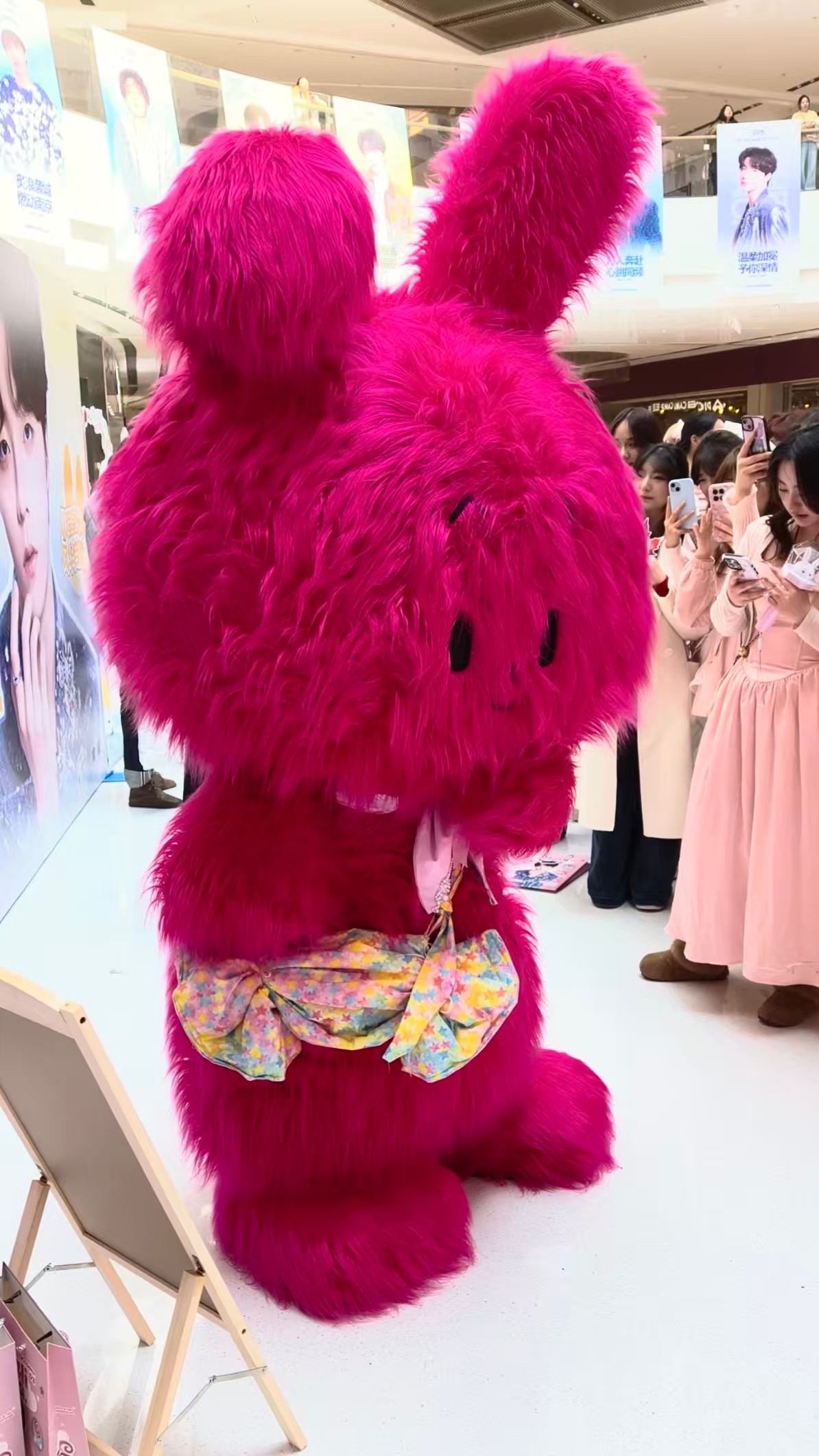 陈立农 陈立农温暖的抱抱 抱抱尊的尊的太可爱啦～超级喜欢