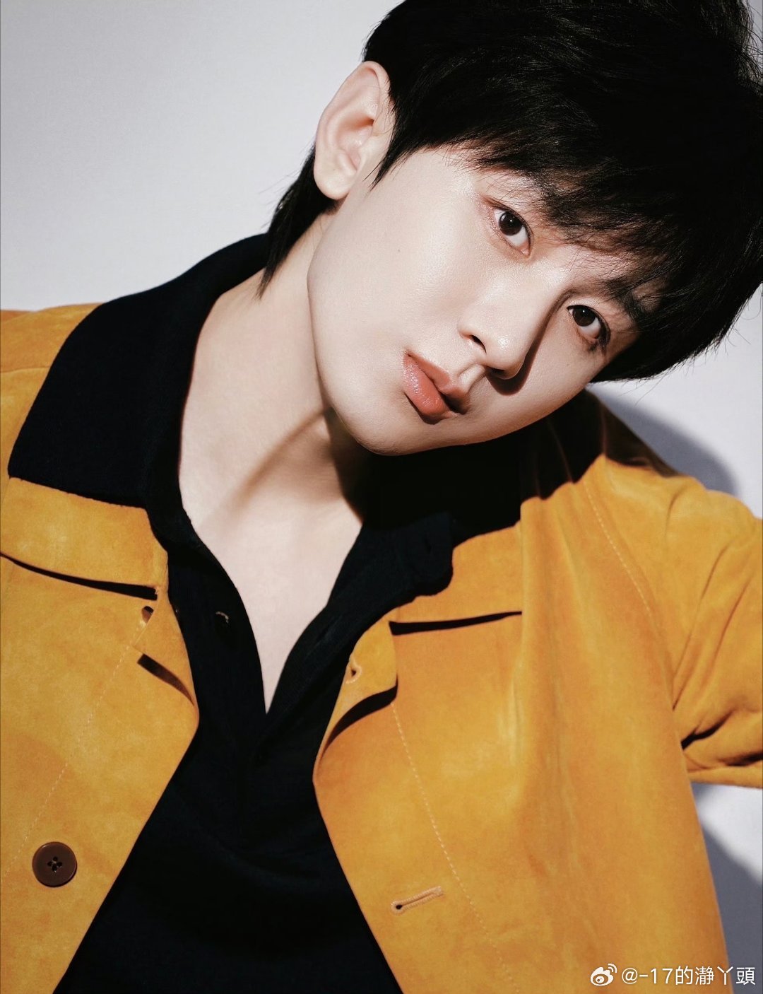 M成毅赴山海cy成毅明月高悬夜空，眼下是春天。我想起了你，内心是完整的。成毅｜赴