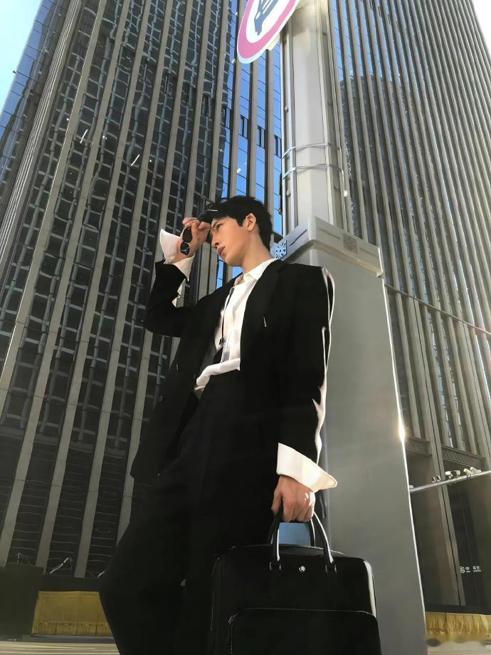 井柏然审美这一块多少人照搬他的同款单品，却复刻不出骨子里的格调，高级感源于审美认