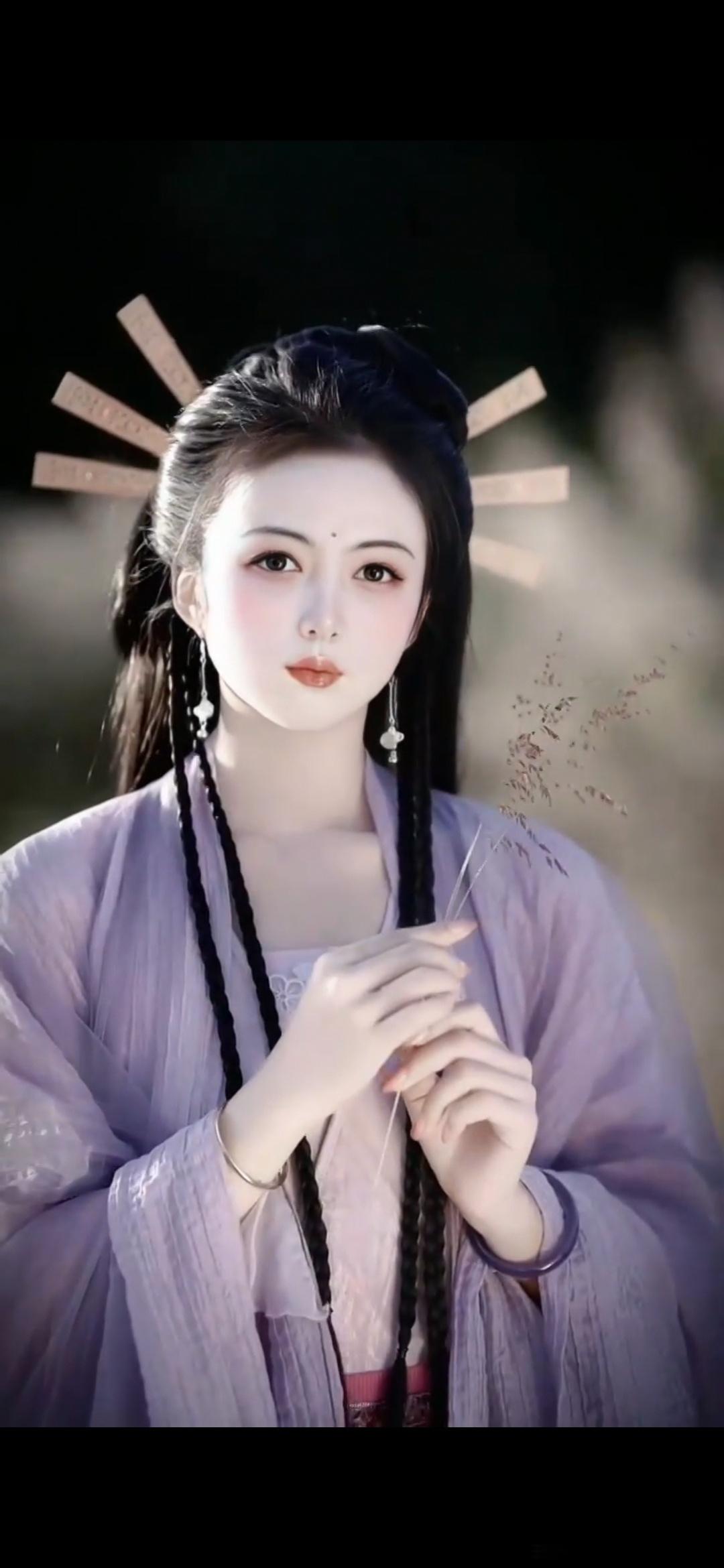 #情感#             《无题》不见紫萱草，幽兰叶未开。春光何太急，其