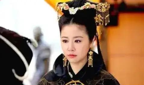 公主知道丈夫偷偷纳妾后，提刀要去杀了她，见到小妾却放弃了
 

 
东晋乱世，朝
