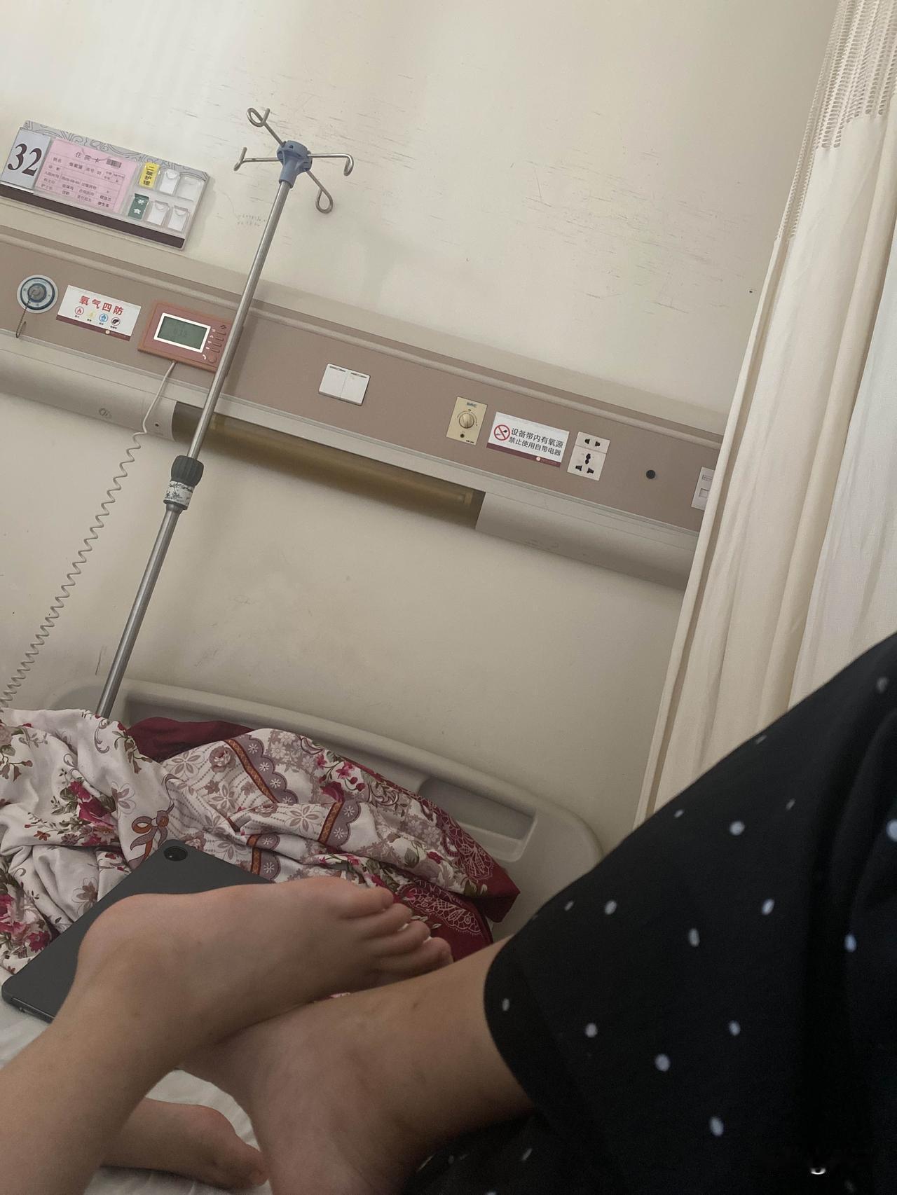 今天来住院了，我女儿腺样体肥大已经很严重了，每天晚上都张着嘴呼吸，看着她太难受了