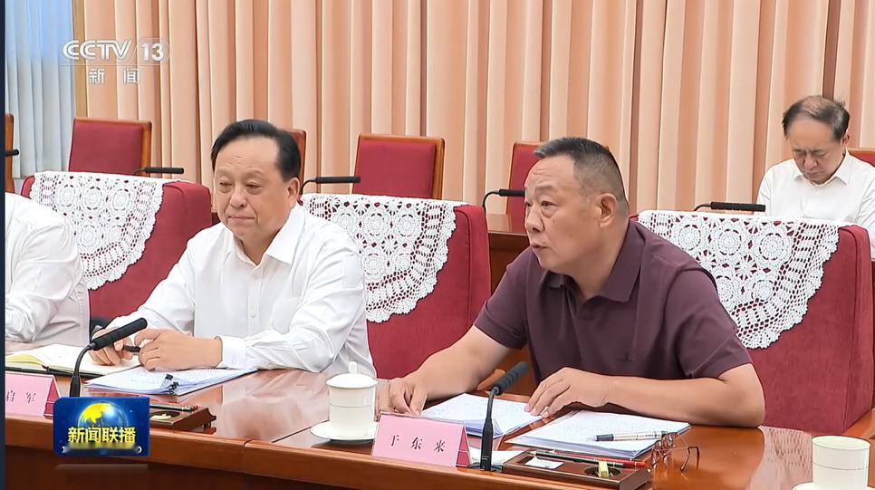7月13日的新闻联播，看到了胖东来商贸集团董事长于东来。