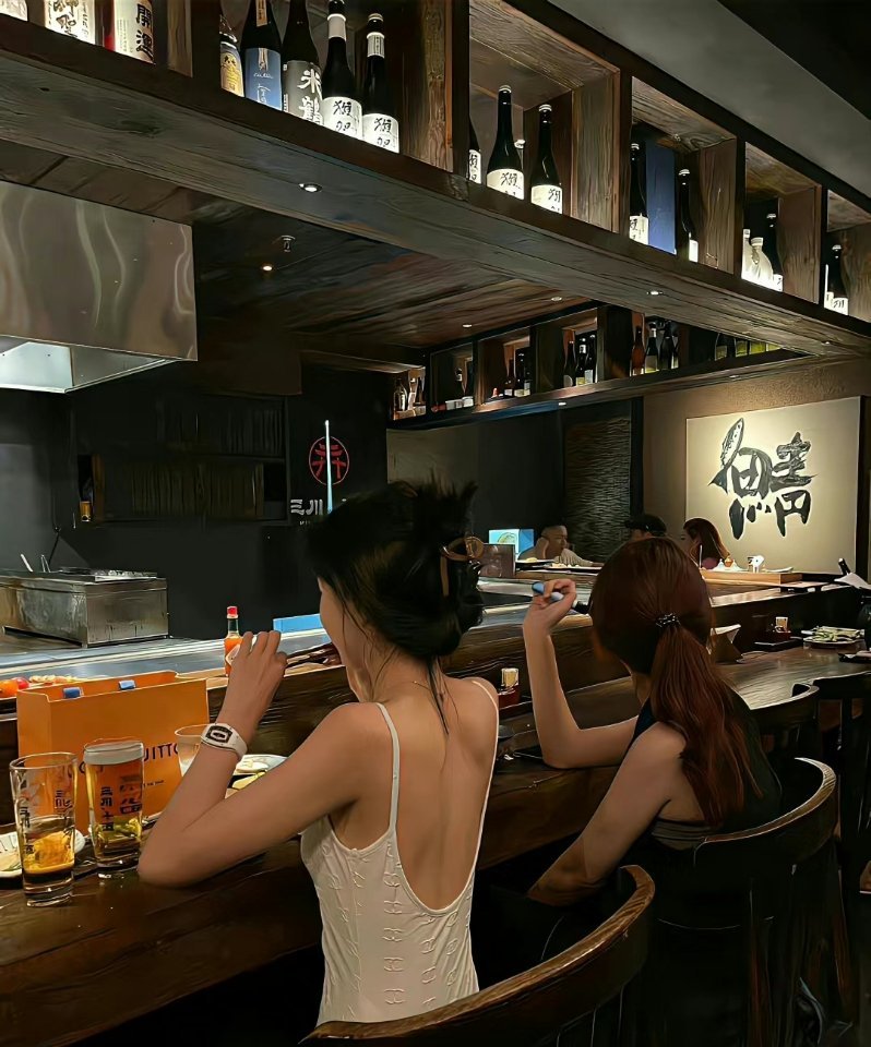 成年人的世界 都想做个哑巴 有些人无话可说 有些话无人可说 . ​​​