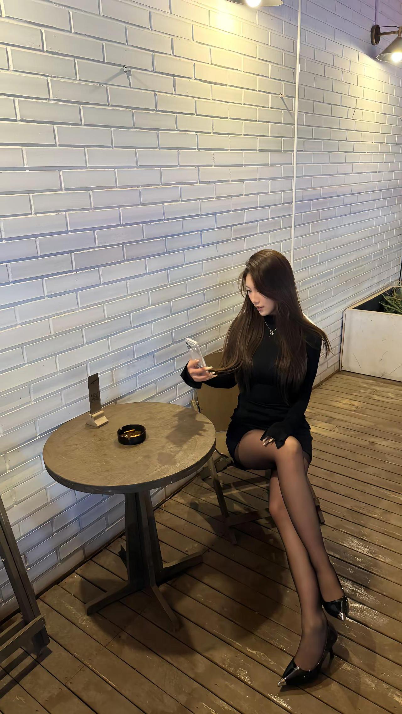 长得好看才会被说是冷脸萌 像我这种只会被人问为什么摆臭脸