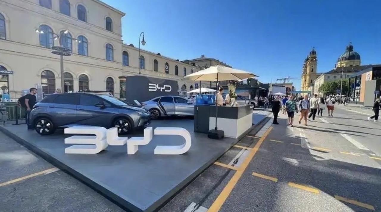 中国车卖爆海外！一季度出口狂涨 61%🚢
内容：
2026 年前两月出口155