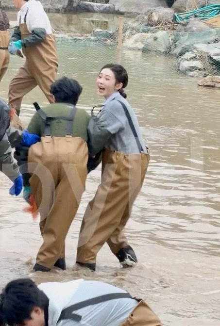 孩子屁屁怎么有点方 