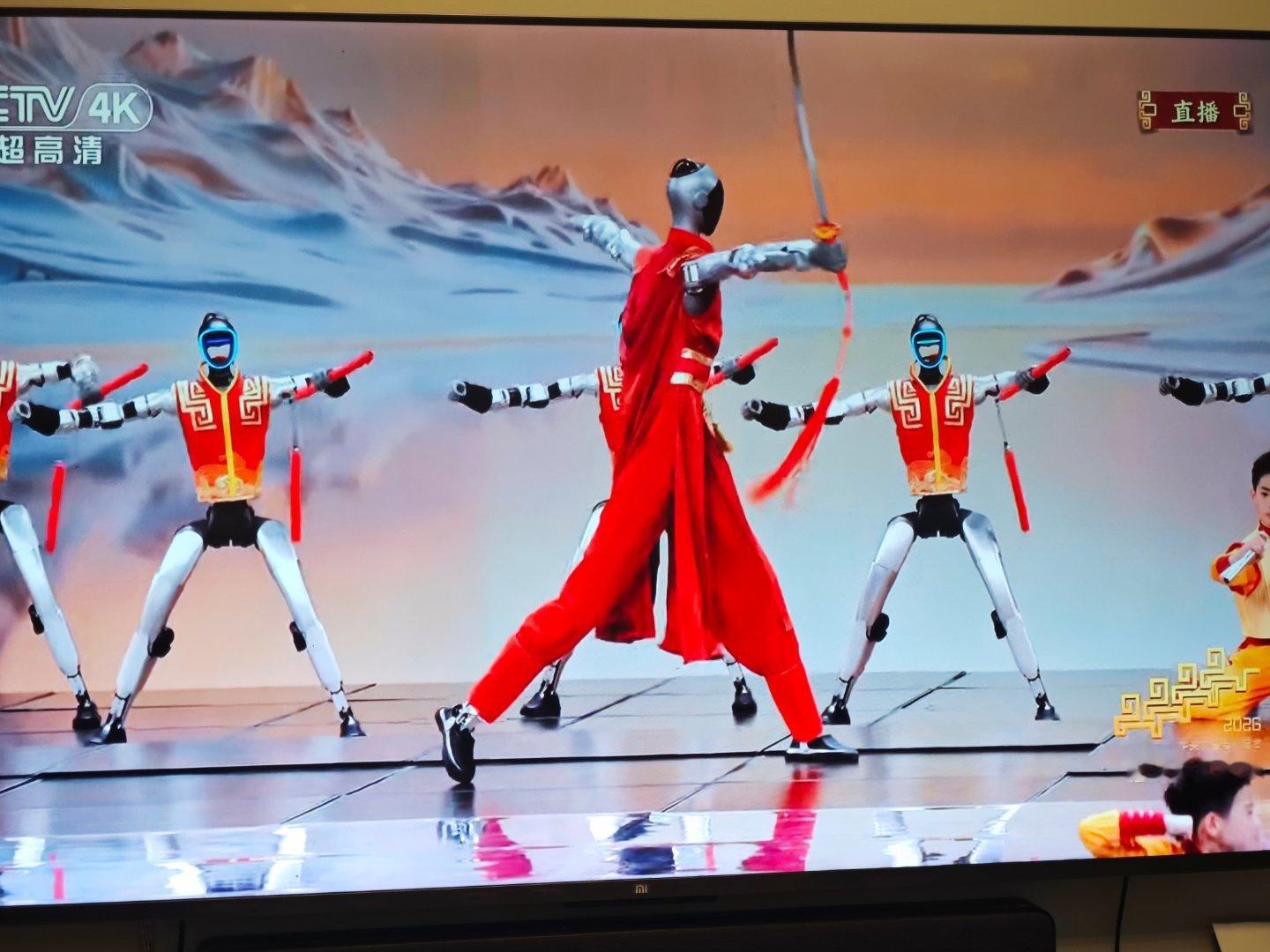 这个节目我看到的只有，世界人民大团结万岁。马年春晚