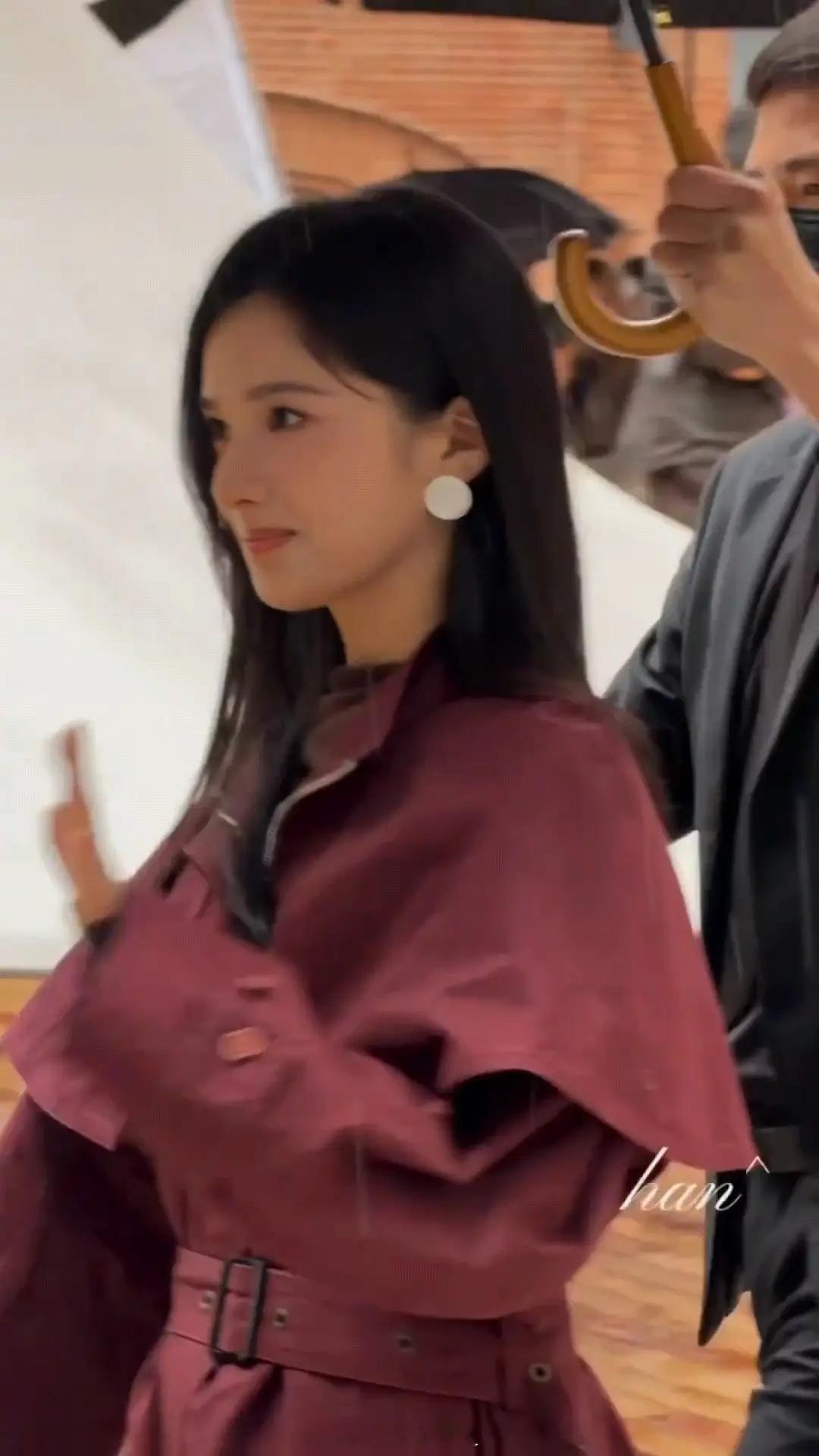 张婧仪今日品牌活动 骨相皮相的神 