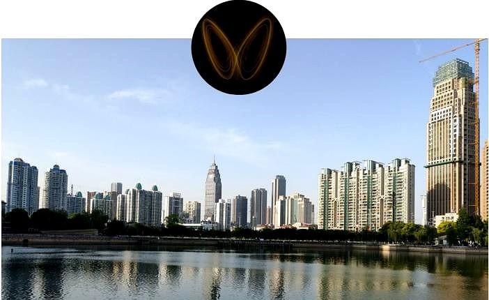 最近一朋友在越南炒房赚翻了，河内的房价已经超过了每平米2万多人民币，要知道，越南