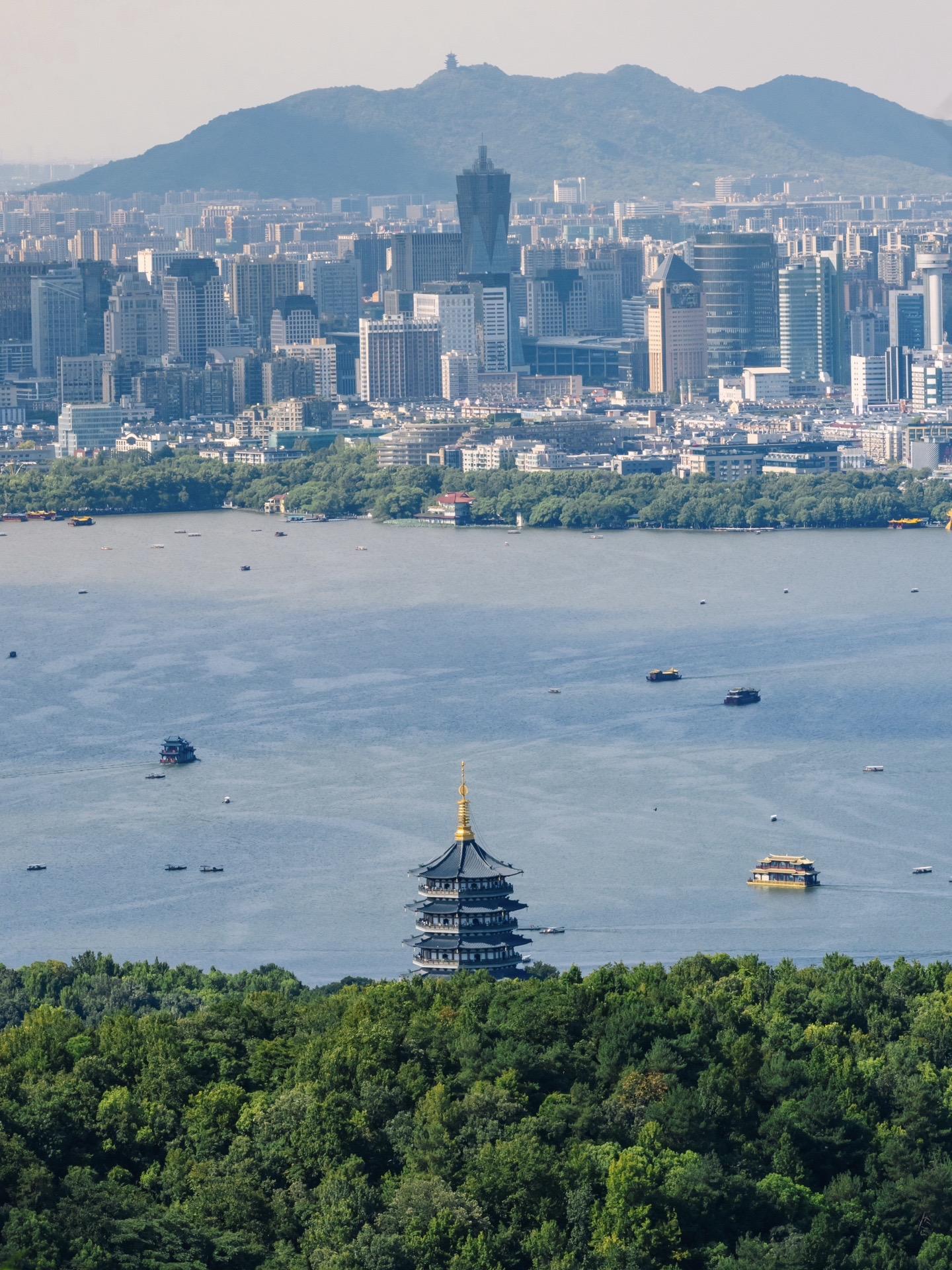来杭十年才发现，这是杭州最值得爬的山‼️。问了33个本地人 这是杭州最...