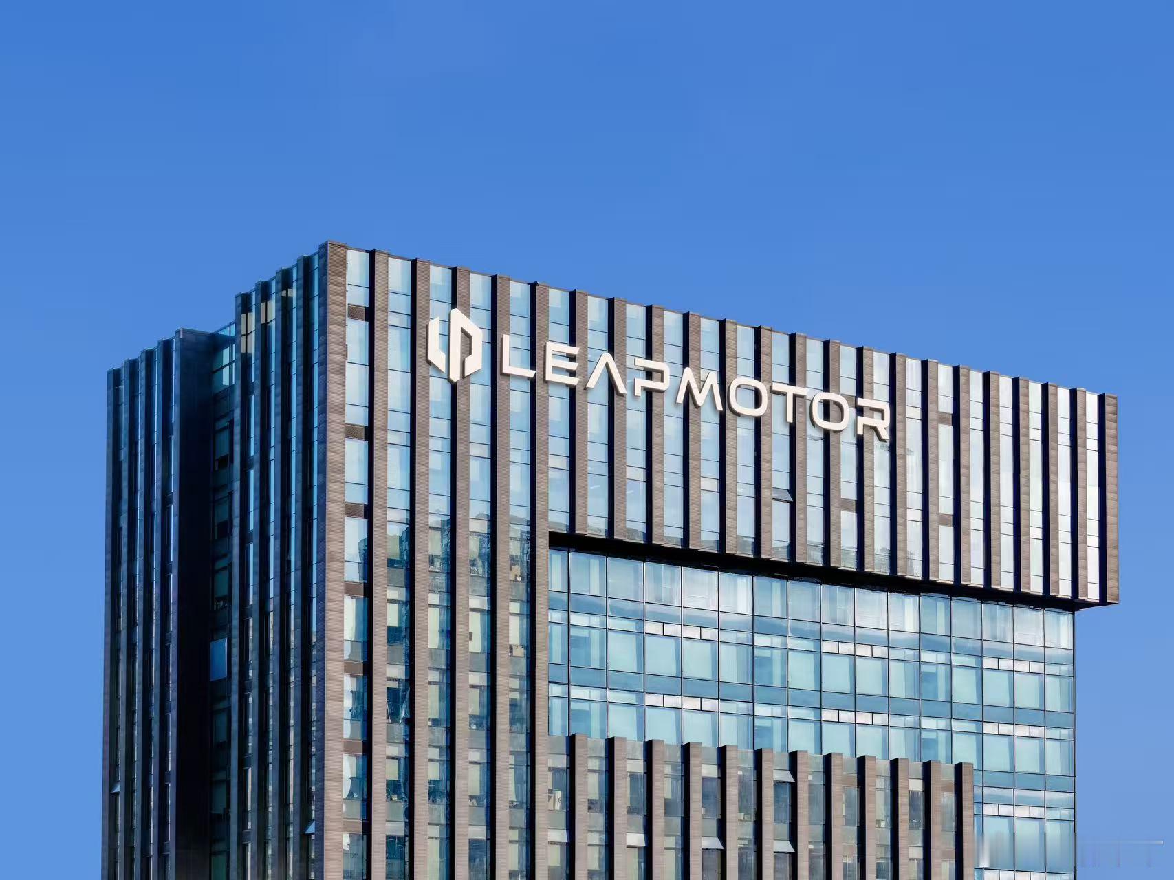 《零跑汽车纳入恒生科技指数，12月8日起生效》《零跑加入“港版纳斯达克”，恒科指