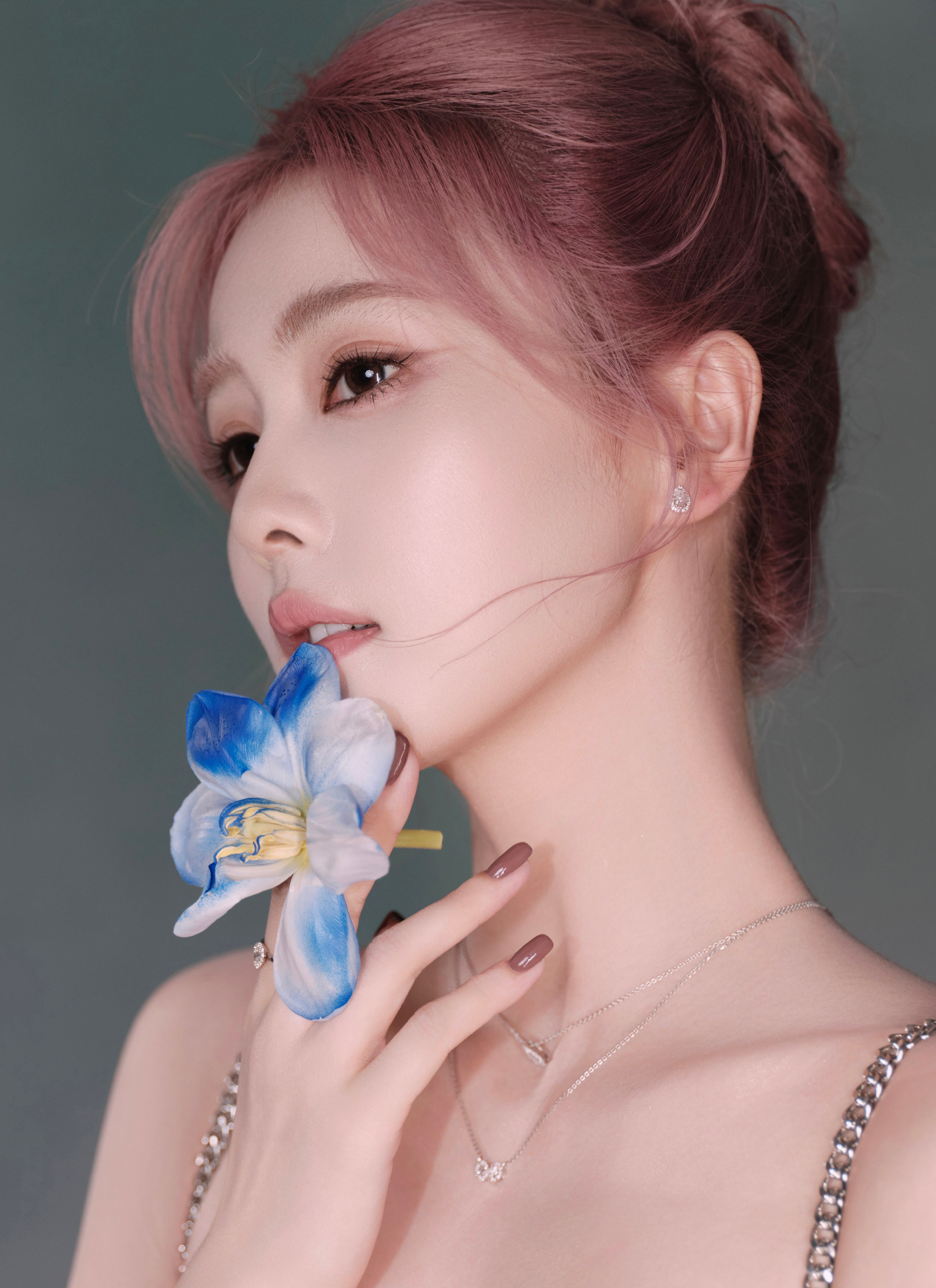 白鹿粉发白裙 看到女神我直接我爱你[流鼻血][流鼻血][流鼻血]美神降临[流鼻血