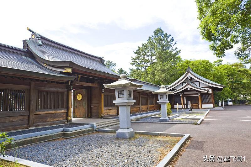 日本参拜靖国神社就是招魂、招鬼，供奉战犯就是日本没有放下军国主义野心，靖国神社必