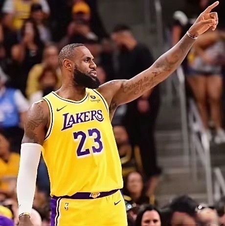 如果不是队友拉胯和运气不佳，按照詹姆斯的人气和实力，至少可以夺取六座以上的总冠军