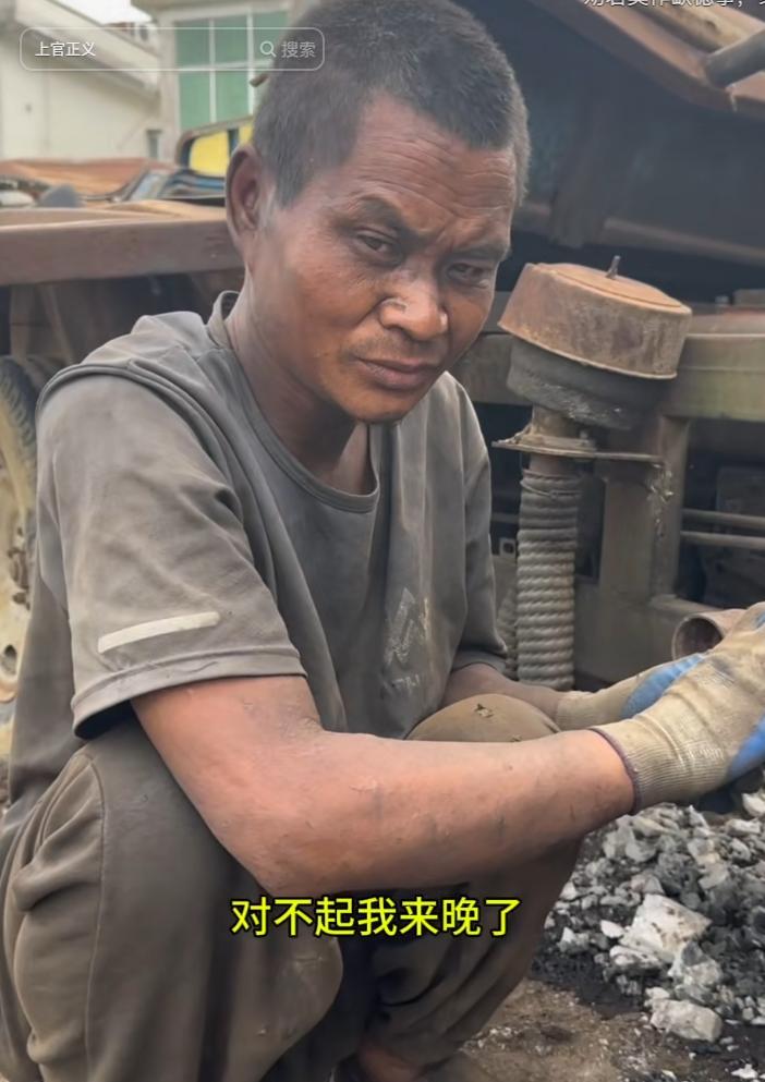 上官正义再出手！上官正义看到江苏连云港一废品站的残障人员身穿包浆衣服的一瞬间，连