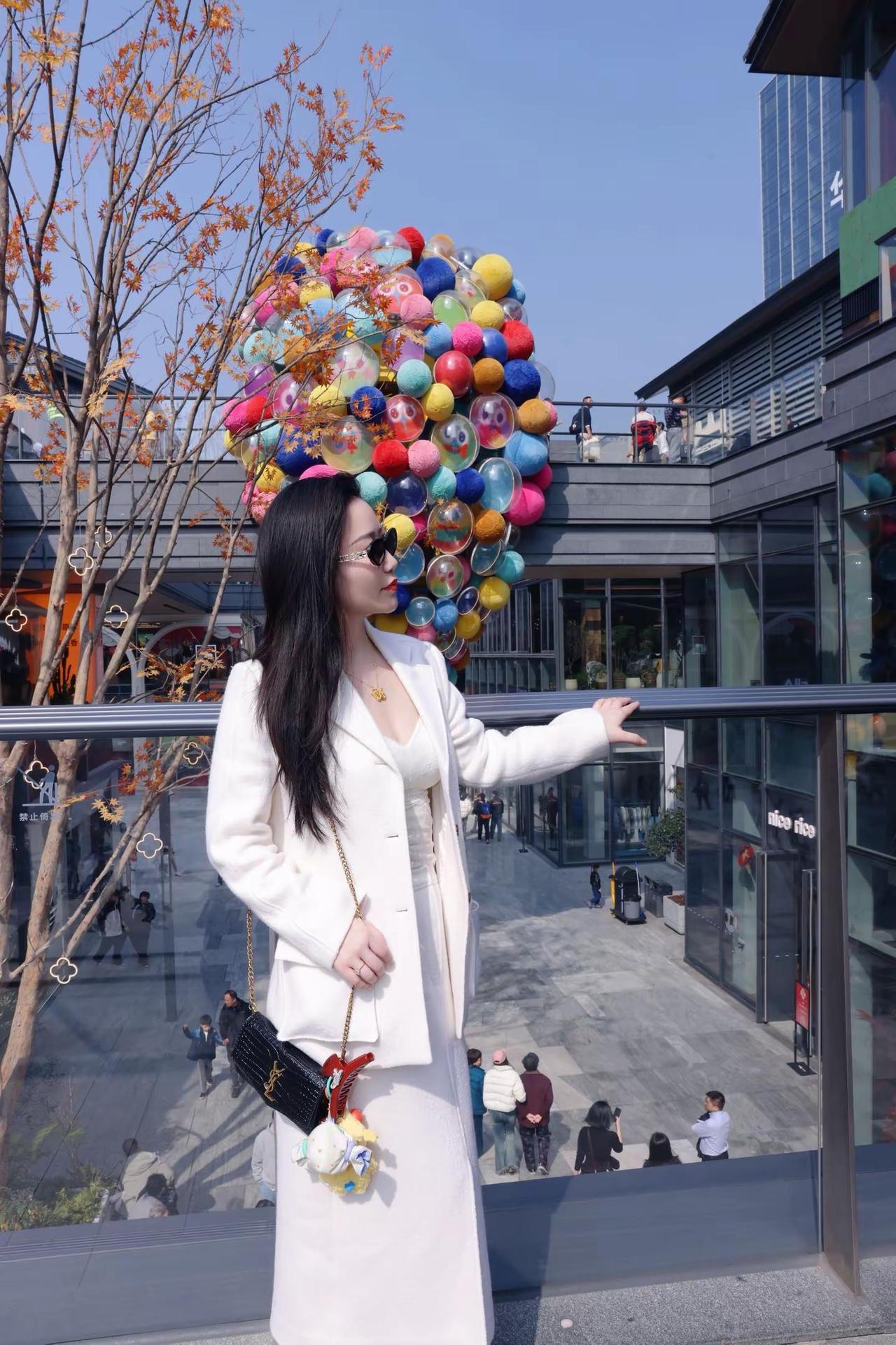 给大家拜年啦打卡一个新look 春日限定氛围感随拍bgm 白色搭配 我的仙气日常