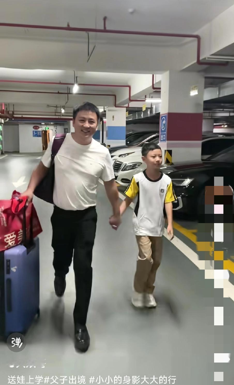 大双哥送娃上学……脸上都是开心的模样！