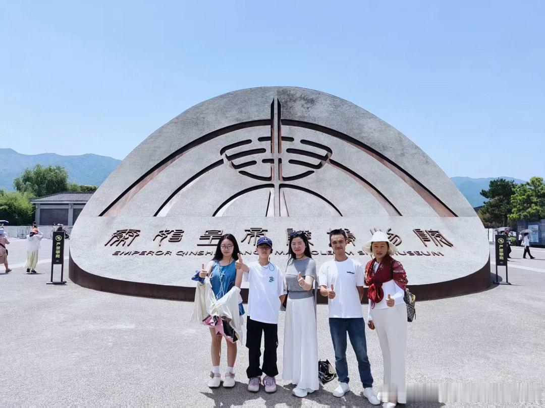 羡慕你们一家子都出去旅游了，西安好玩吗，好玩吗？好玩就多玩几天吧！带着一家人！帮
