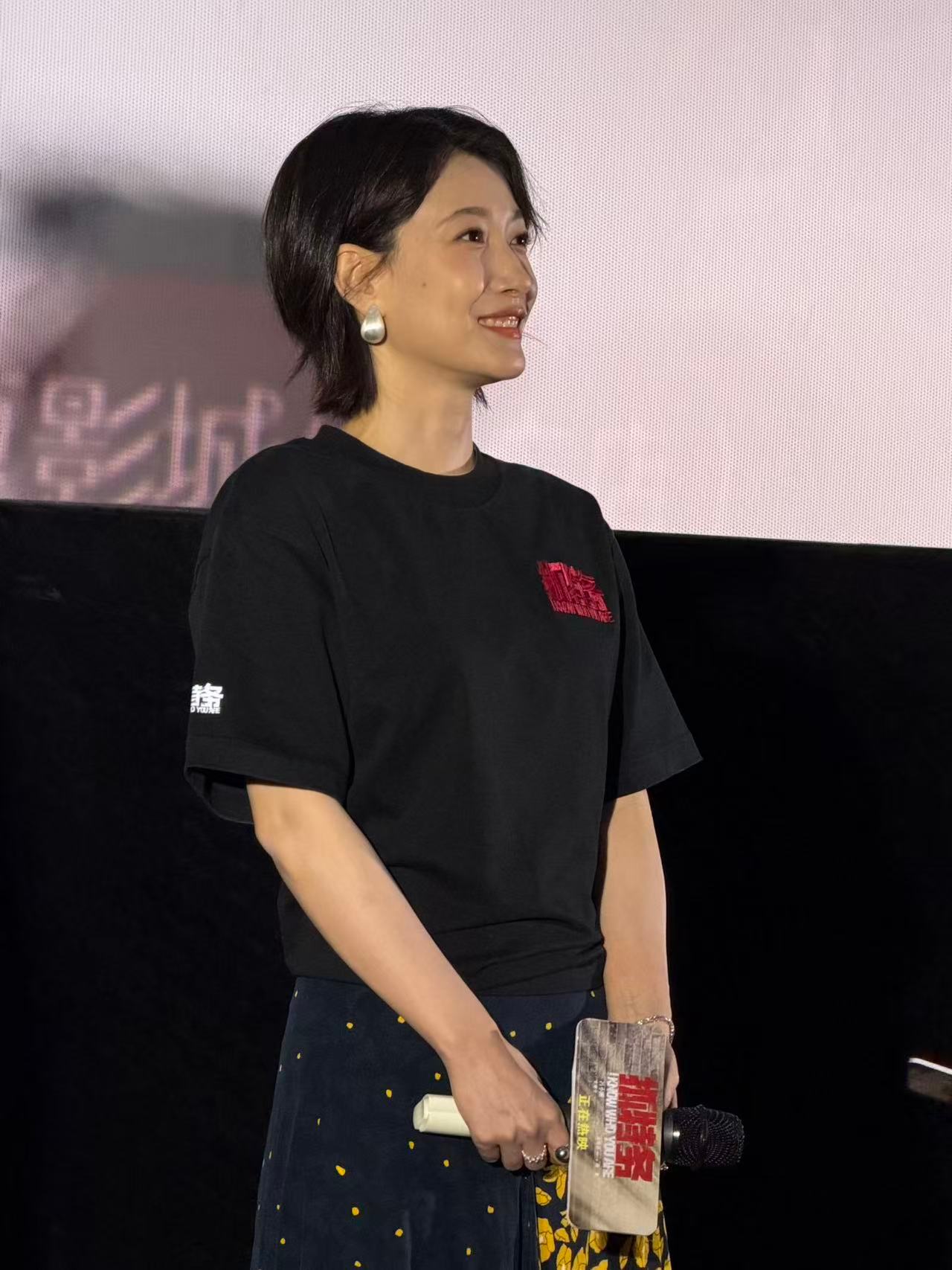 啜妮生图状态啜妮生图路透状态电影抓特务 啜妮生图路透好能打！《抓特务》片场的她眉