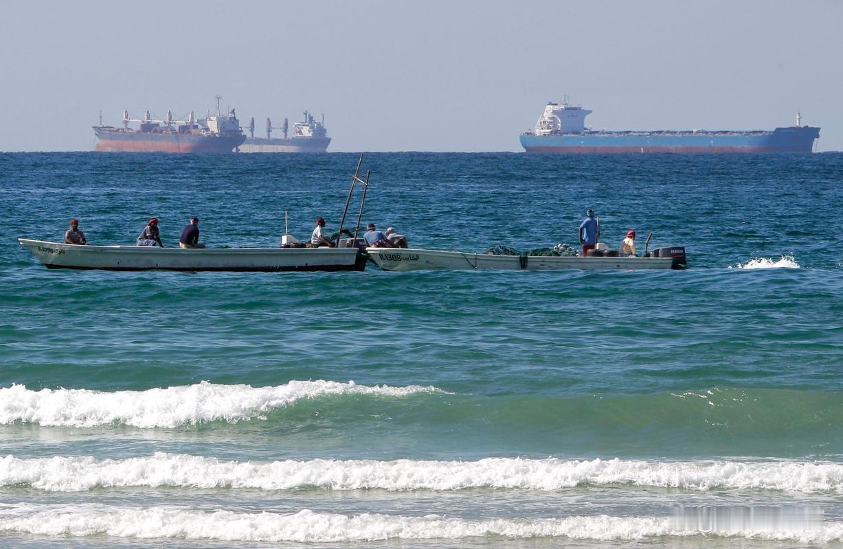 特朗普将继续在中东这个泥潭里“摸爬滚打”！美伊谈崩，两国代表坐飞机回家汇报。以色