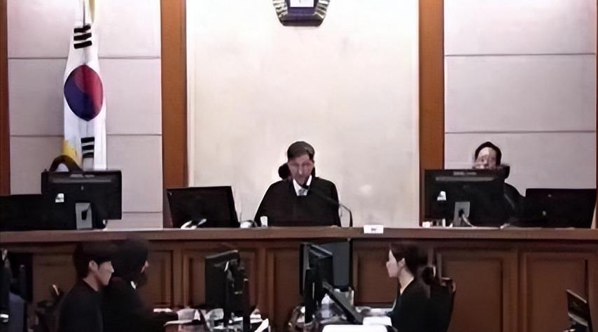 韩国这下彻底炸锅了！关键法官刚下重磅硬核判决，全网热议还没消停，人就突然离奇离世