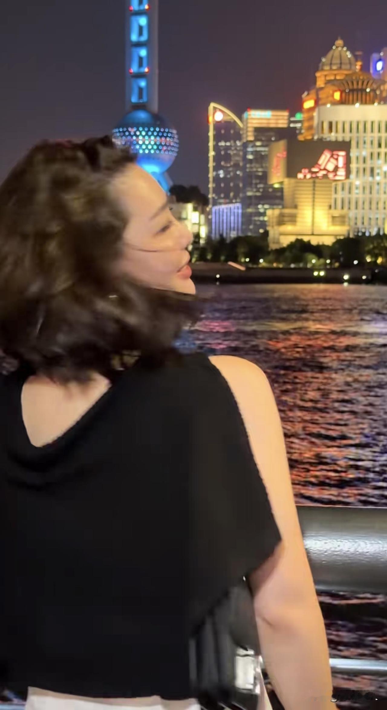 自在：温茶一盏，细品人生。

如果你一个人的时候：觉得很舒服，那你一定是强大的。