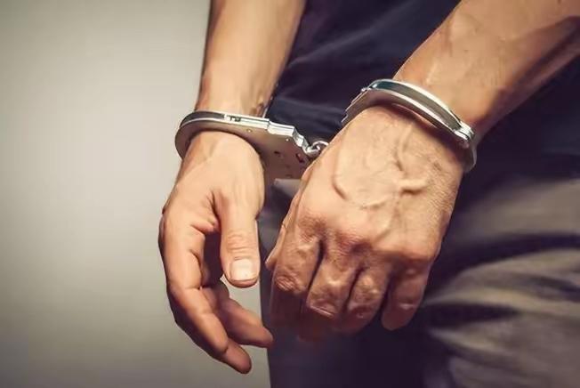 目前中国最棘手的两大难题，压根不是台海博弈、中美较量，也不是中日摩擦、负债压力，