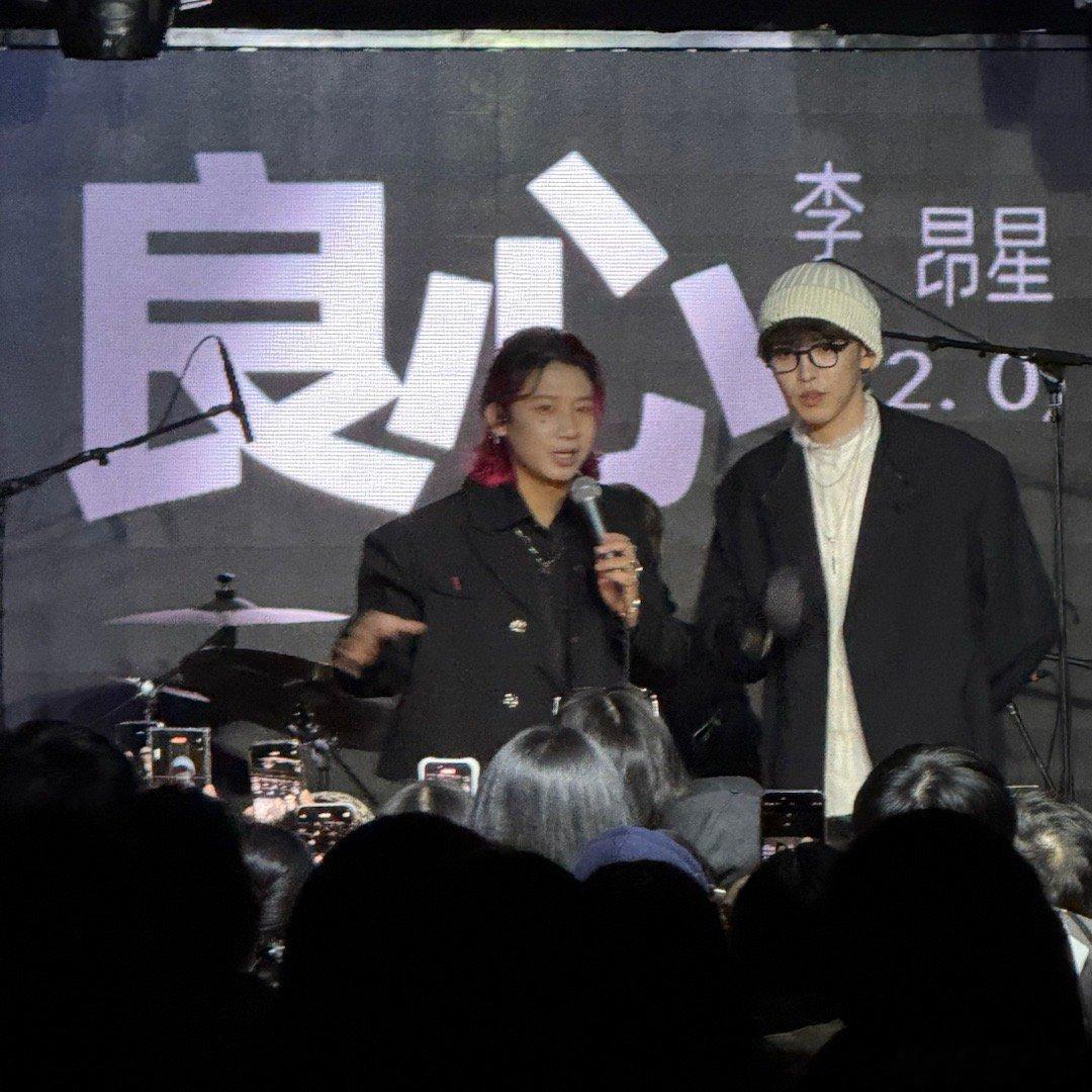 今天圣诞你们和谁一起过？我和一起在天津、在音乐里一起度过的 