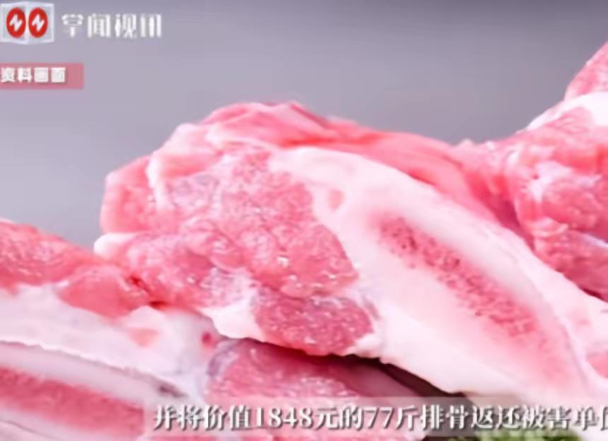 必须严惩！

四川一小学食堂里的11名普通员工，利用职务之便，将食堂里的优质肉制