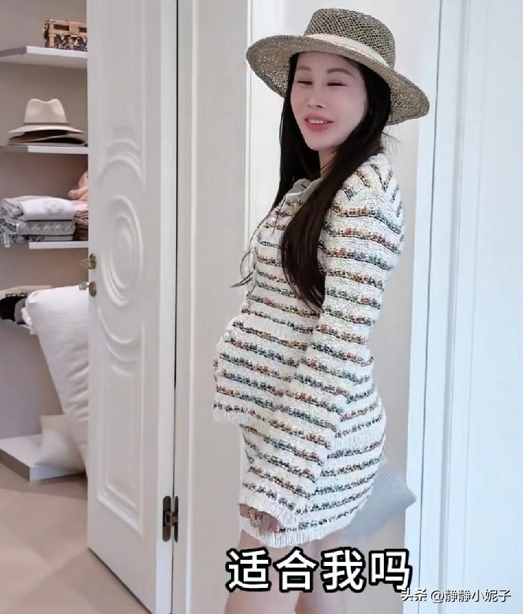 玉希四胎快生了，迫不及待要买出月子后都新衣服，不管男孩女孩，不再生了，封肚好好爱