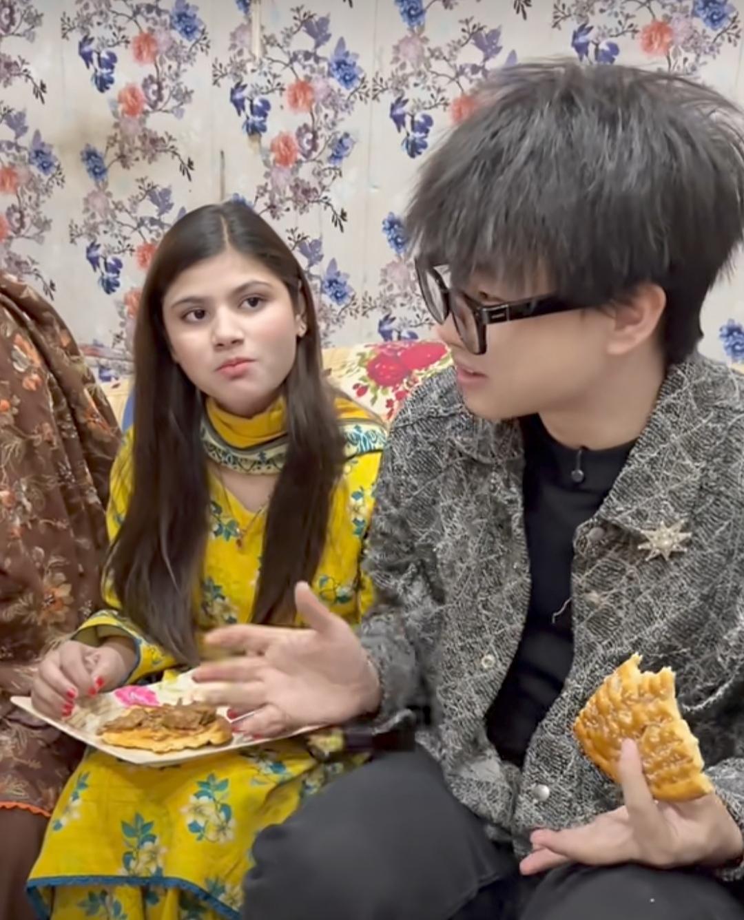 看了主播子安的段子，有点意思，带着嘴哥，在巴基斯坦相亲，一次见楼上楼下两个姑娘。