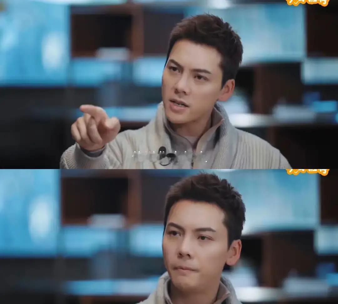 他拼命练出一身铠甲，只因13岁那年，操场上的嘲笑声把他骨头缝都浸透了。
 
父亲