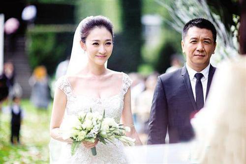 徐佳宁李小冉离婚应该不是因为婚后两人一直丁克的事。估计是徐佳宁事业停滞不前甚至出